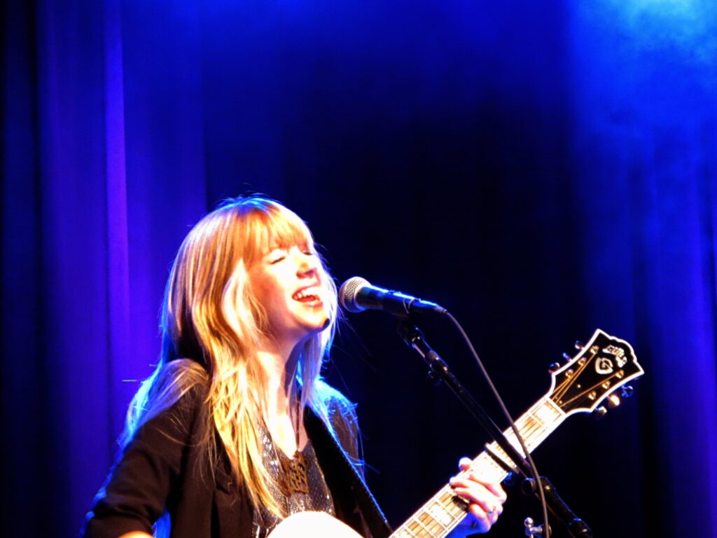 Lauren Langner Larson joined Nancy Wilson onstage for 'Even It up"