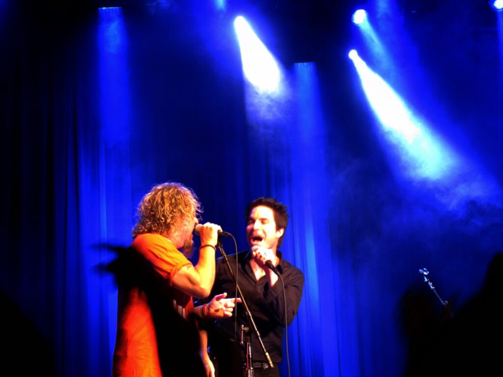 Sammy and Pat Monahan performing at the first annual Acoustic 4 A Cure